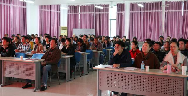 湖北文理学院理工学院邀请陈海春教授作《领导的魅力论》专题讲座